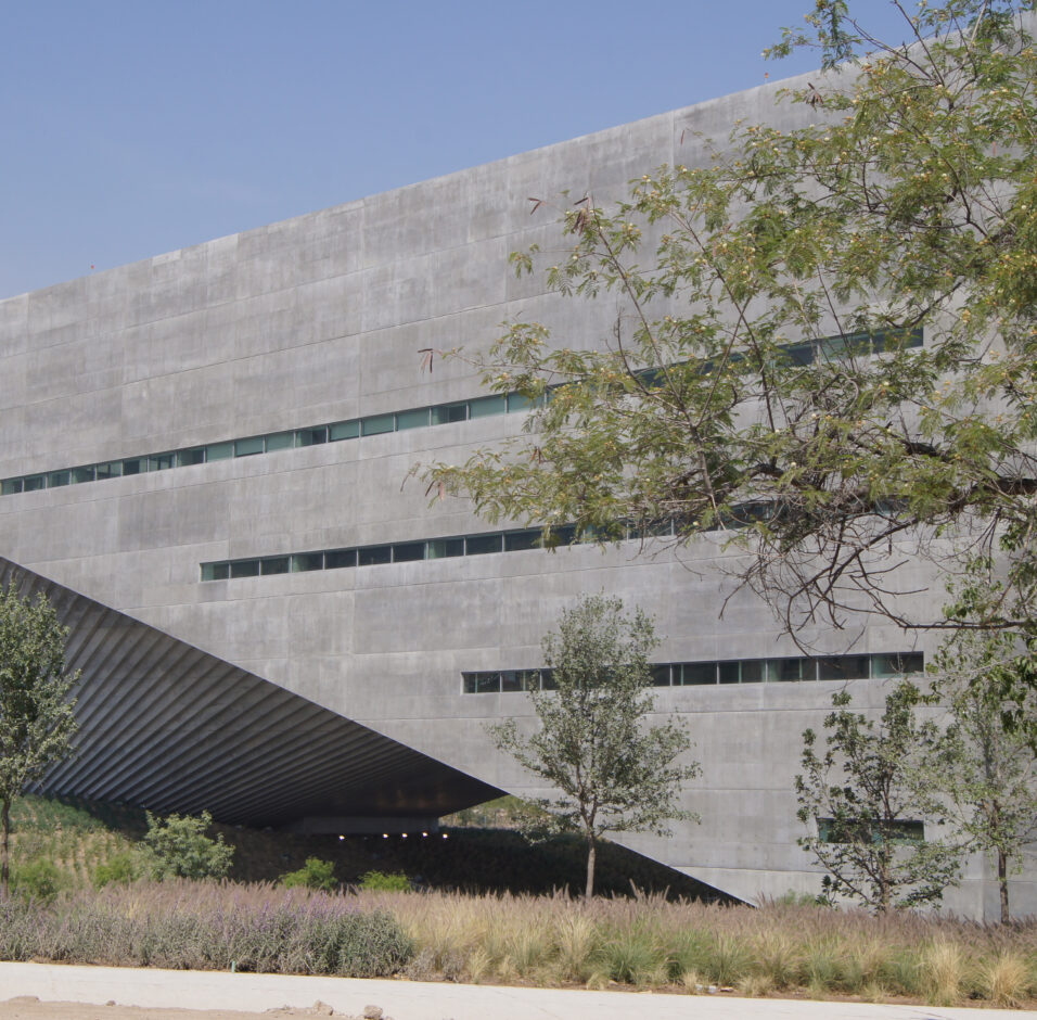 Centro Roberto Garza Sadá 